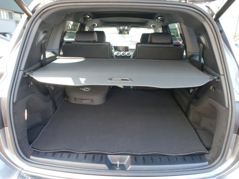 Mercedes Benz EQB 300 4M AMG