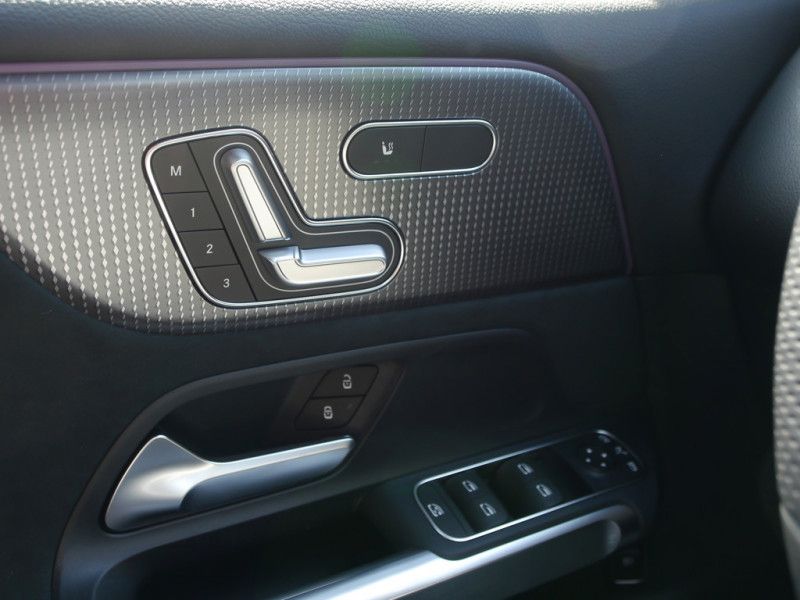 Mercedes Benz EQB 300 4M AMG