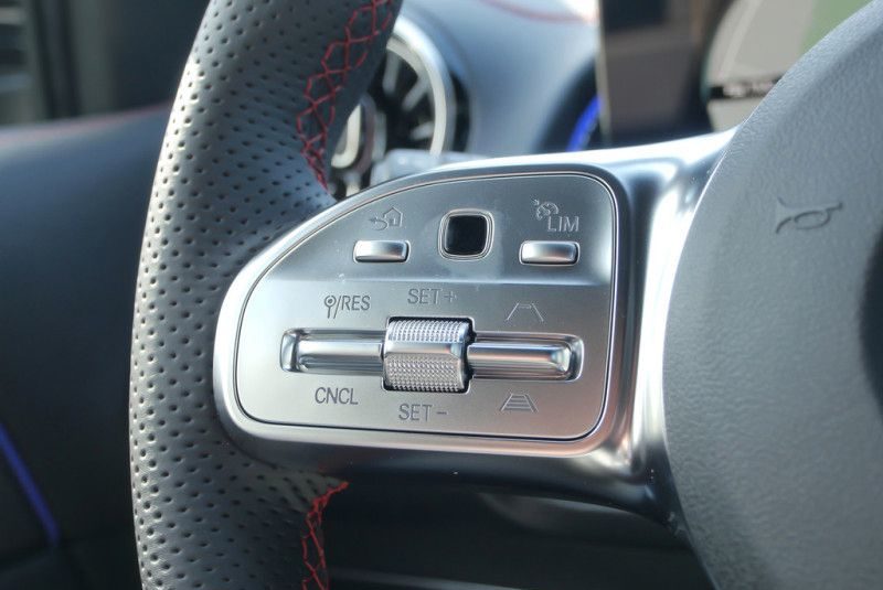 Mercedes Benz EQB 300 4M AMG