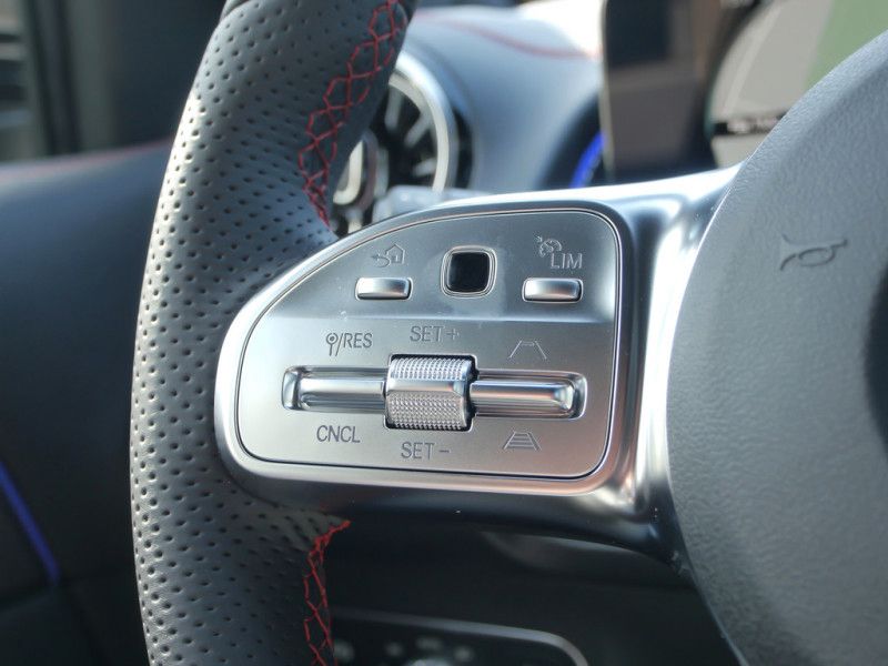 Mercedes Benz EQB 300 4M AMG