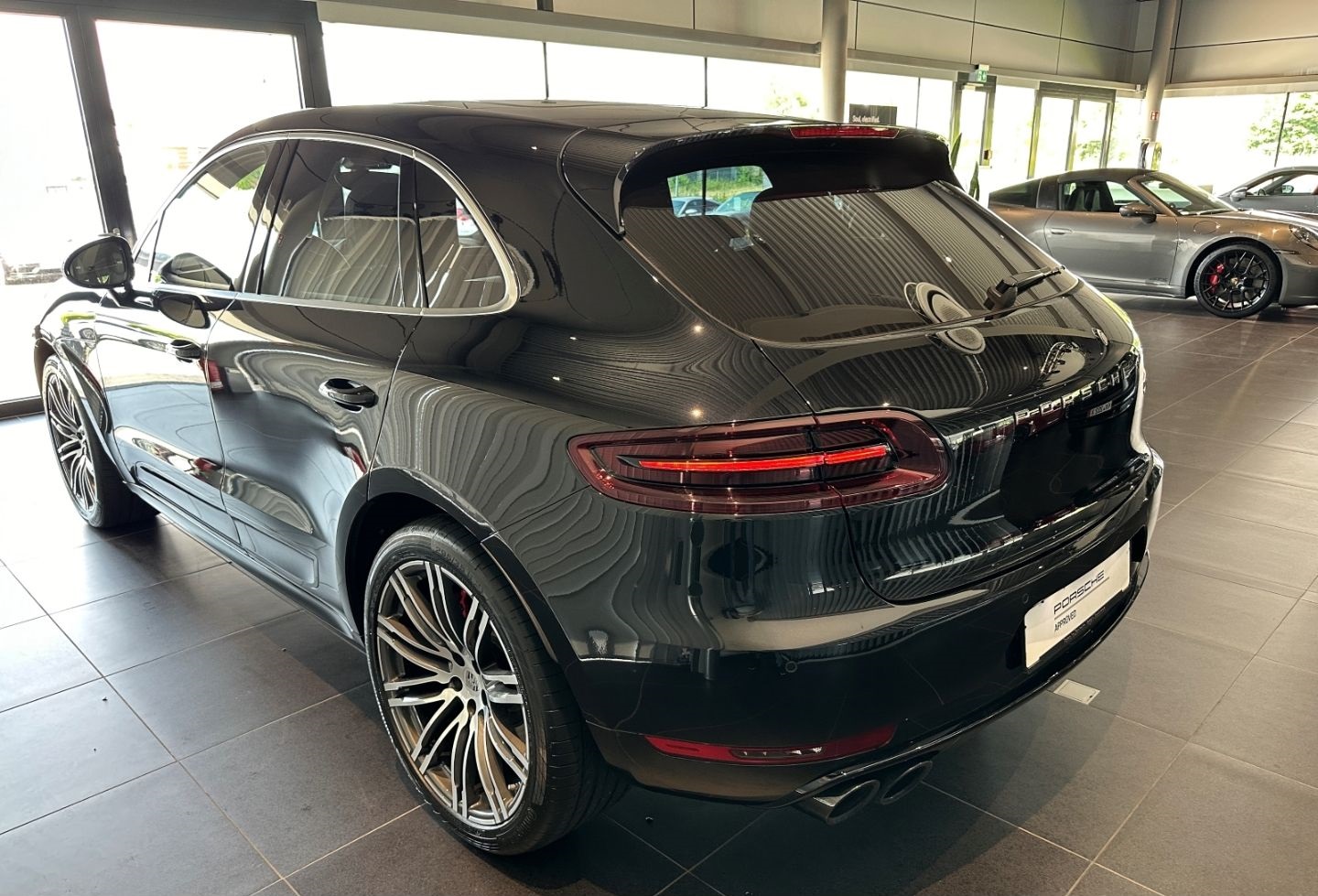 Porsche Macan Turbo pack performance