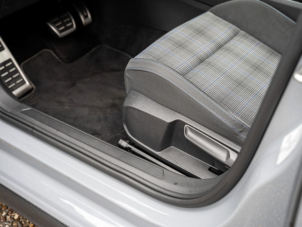 Volkswagen Golf VIII GTE 245 ch