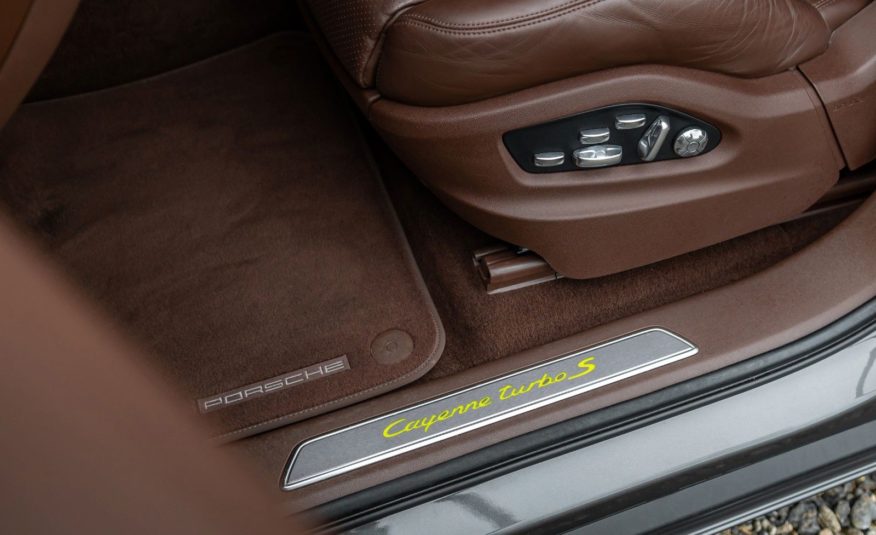 Porsche Cayenne Coupé Turbo S Hybride 680 ch