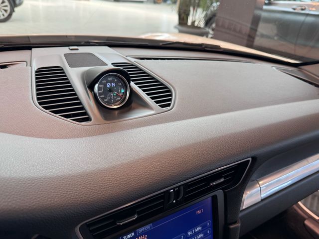 Porsche 991 Carrera S Cabriolet Chrono Sport