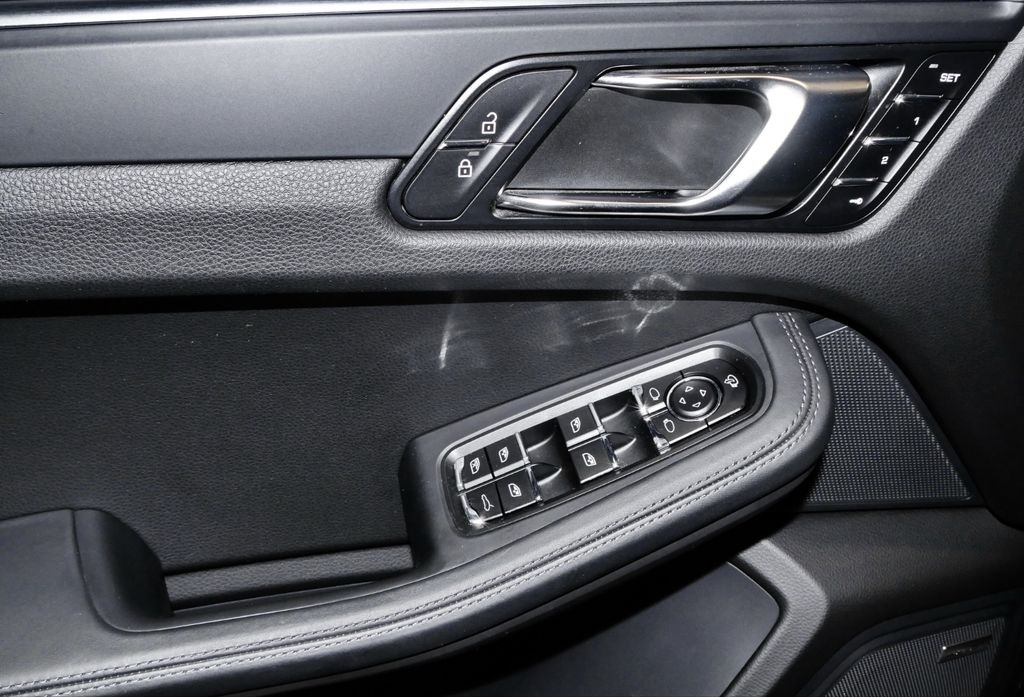 Porsche Macan 245 ch toit pano